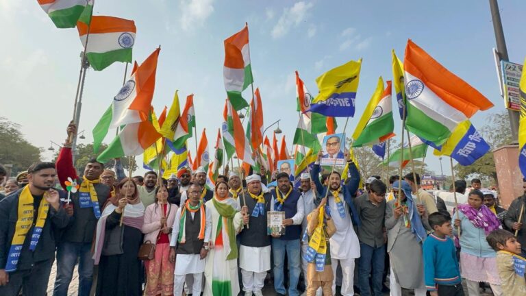 गणतंत्र दिवस की पूर्व संध्या पर आम आदमी पार्टी की भव्य तिरंगा पदयात्रा