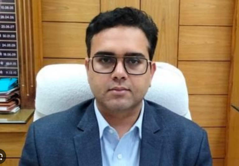 जिलाधिकारी की अध्यक्षता में निराश्रित गोवंश से सम्बंधित जनपद स्तरीय अनुश्रवण, मूल्यांकन एवं समीक्षा समिति की बैठक सम्पन्न, दिए गए आवश्यक दिशा-निर्देश