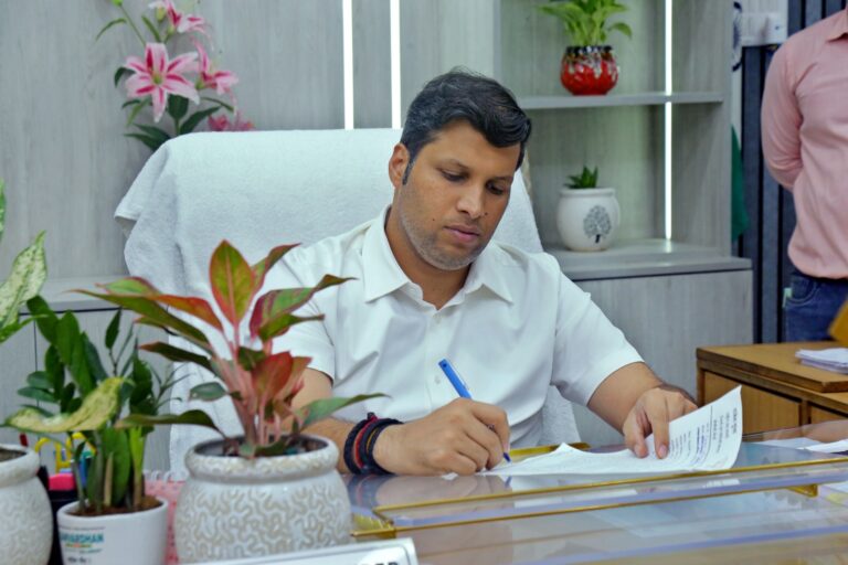 जनपद में डीजल, पेट्रोल और सीएनजी का पर्याप्त भण्डार: जिलाधिकारी