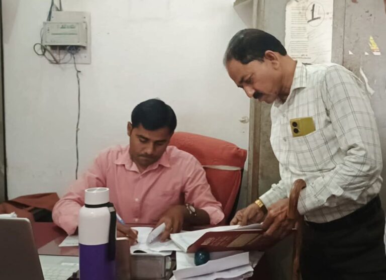 राशन कार्ड से नाम गायब,सैकड़ों गरीब उपभोक्ता परेशान पूर्ति विभाग बोला ऑटोमेटिक सिस्टम का असर
