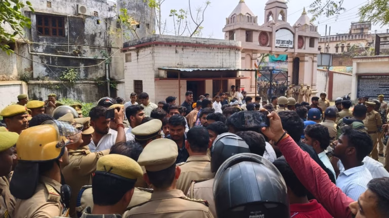 यूपी कॉलेज हत्याकांड: दूसरे आरोपी अनुज मौर्य ने कोर्ट में किया सरेंडर, भेजा गया जेल