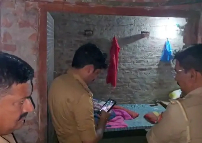 सीतापुर में घर में सो रहे युवक की धारदार हथियार से हत्या, इलाके में सनसनी