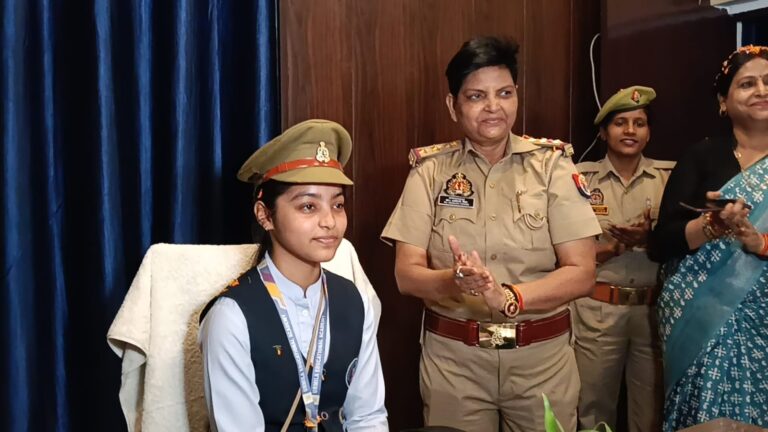 प्रभारी निरीक्षक महिला थाना द्वारा उर्मिला एजुकेशन एकेडमी की छात्रा नित्या कसौधन को एक दिन के लिए बनाया गया थानेदार