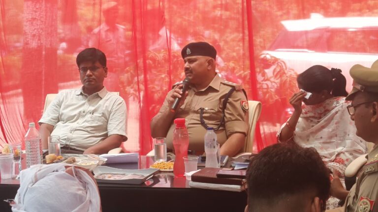 ईद-उल-जुहा को शांतिपूर्ण संपन्न कराने के लिए वाल्टरगंज थाने में हुई पीस कमेटी की बैठक