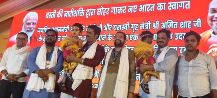 2500 women of Basti sang Sohar to celebrate Naxal-free India, creating a world record.