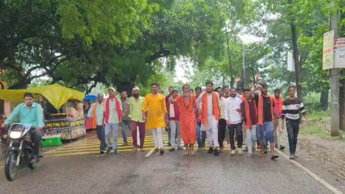 Bajrang Dal protests in Sitapur, demands action against two police personnel