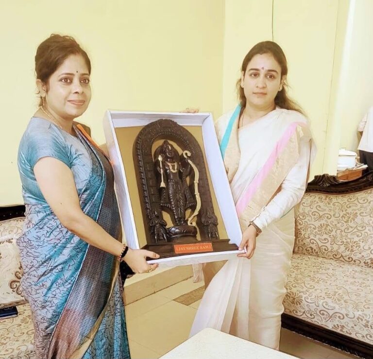 महिला शिक्षा को लेकर अपर्णा यादव से मिलीं बीएसए डॉ. पूनम मिश्रा