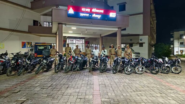 सीतापुर: नैमिषारण्य पुलिस का जुए के अड्डे पर बड़ा छापा, 2 गिरफ्तार, 15 बाइक और नकदी बरामद