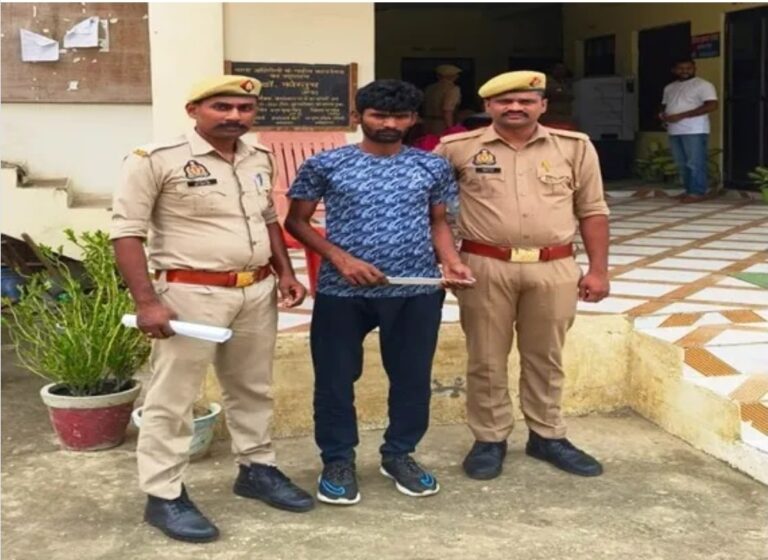 रात्रि गश्त के दौरान पुलिस को देखकर भागा युवक, घेराबंदी कर किया गिरफ्तार; अयोध्या के तारुन थाने में भी था वांछित