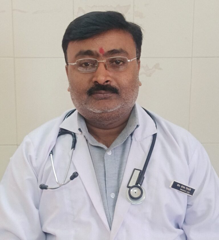 गोरखपुर के सदर अस्पताल में आयुष विभाग के अंतर्गत कार्यरत आयुर्वेदाचार्य चिकित्सा अधिकारी डॉ. संजय त्रिपाठी जी से कुछ रोगों के निदान के संबंध में खास बात-चीत
