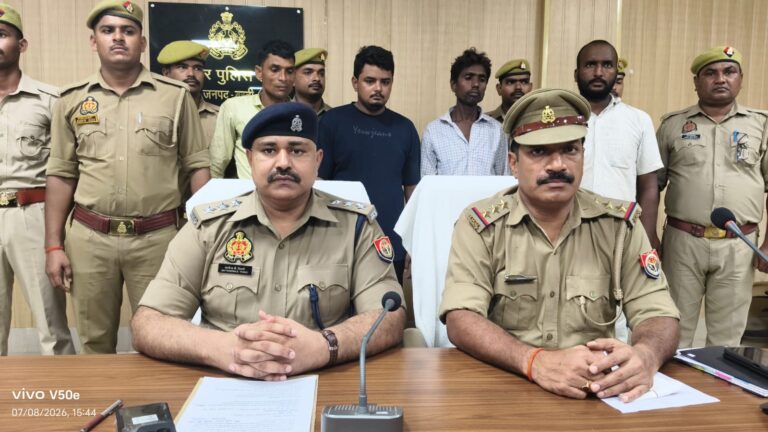 थाना पुरानी बस्ती पुलिस व स्वाट टीम की संयुक्त कार्यवाही में ट्रक से सरिया चोरी करने वाले 04 अभियुक्तों को चोरी किये गये सरिया के साथ 24 घन्टे के अंदर किया गया गिरफ्तार