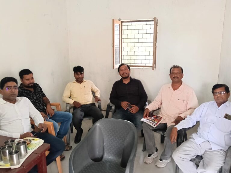 गाँव में सभी दीदियों को रोजगार देने हेतु संकल्पित भारत सरकार और उत्तर प्रदेश सरकार द्वारा सभी दीदियों को स्वयं सहायता समूह से जोड़ना