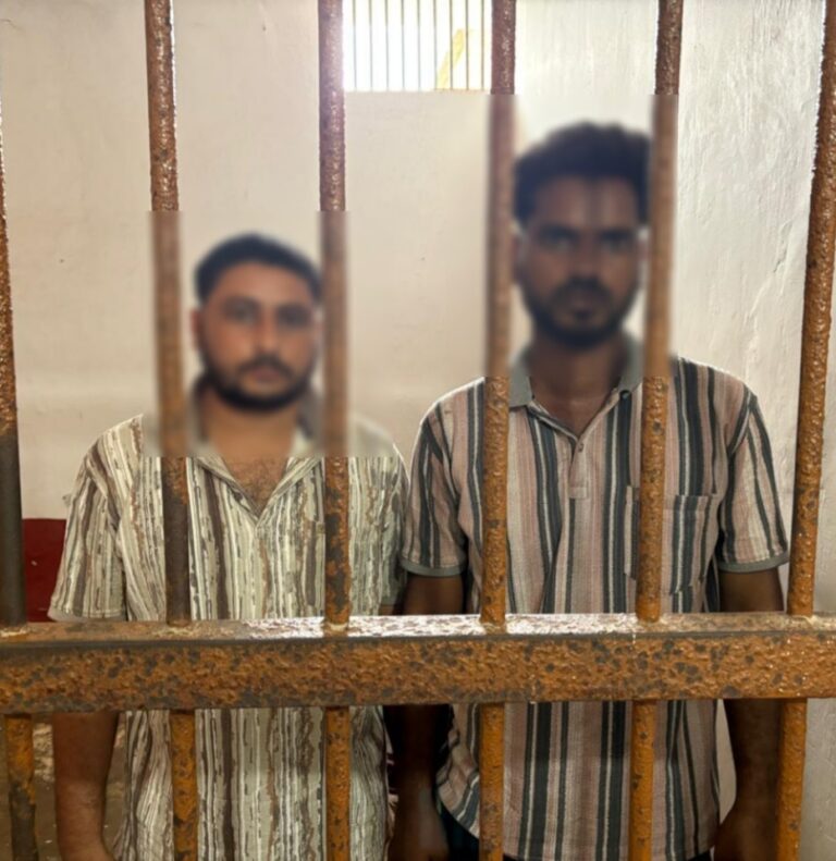 लूट का अपराध कारित करने के आरोप में दो नफर अभियुक्त गिरफ्तार, कब्जे से लूट की एक अदद लॉकेट व घटना में प्रयुक्त एक अदद मोटर साइकिल बरामद