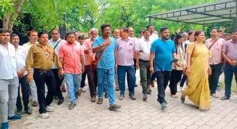 पत्रकार के साथ किए गए दुर्व्यवहार की जांच को लेकर पत्रकारों का प्रतिनिधि मंडल मिला एसएसपी से